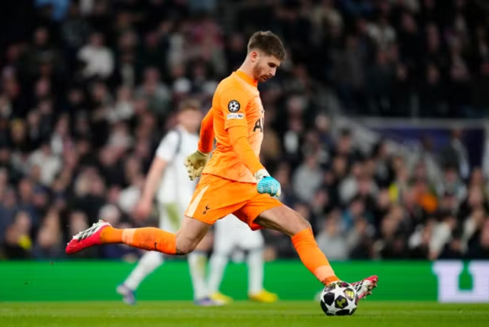 马丁内斯谈判搁浅，尤文转攻维卡里奥